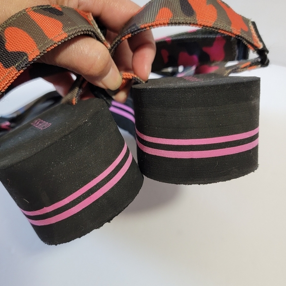 Guess Women's Avin Strappy Platform Sandals Sz 7 Camo Casual Y2K Outdoor Comfy - Picture 7 of 10